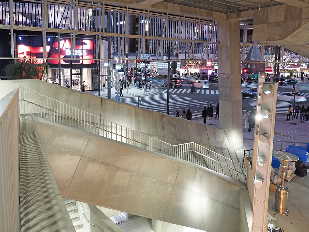 Ginza Sony Parkの階段。夜編。